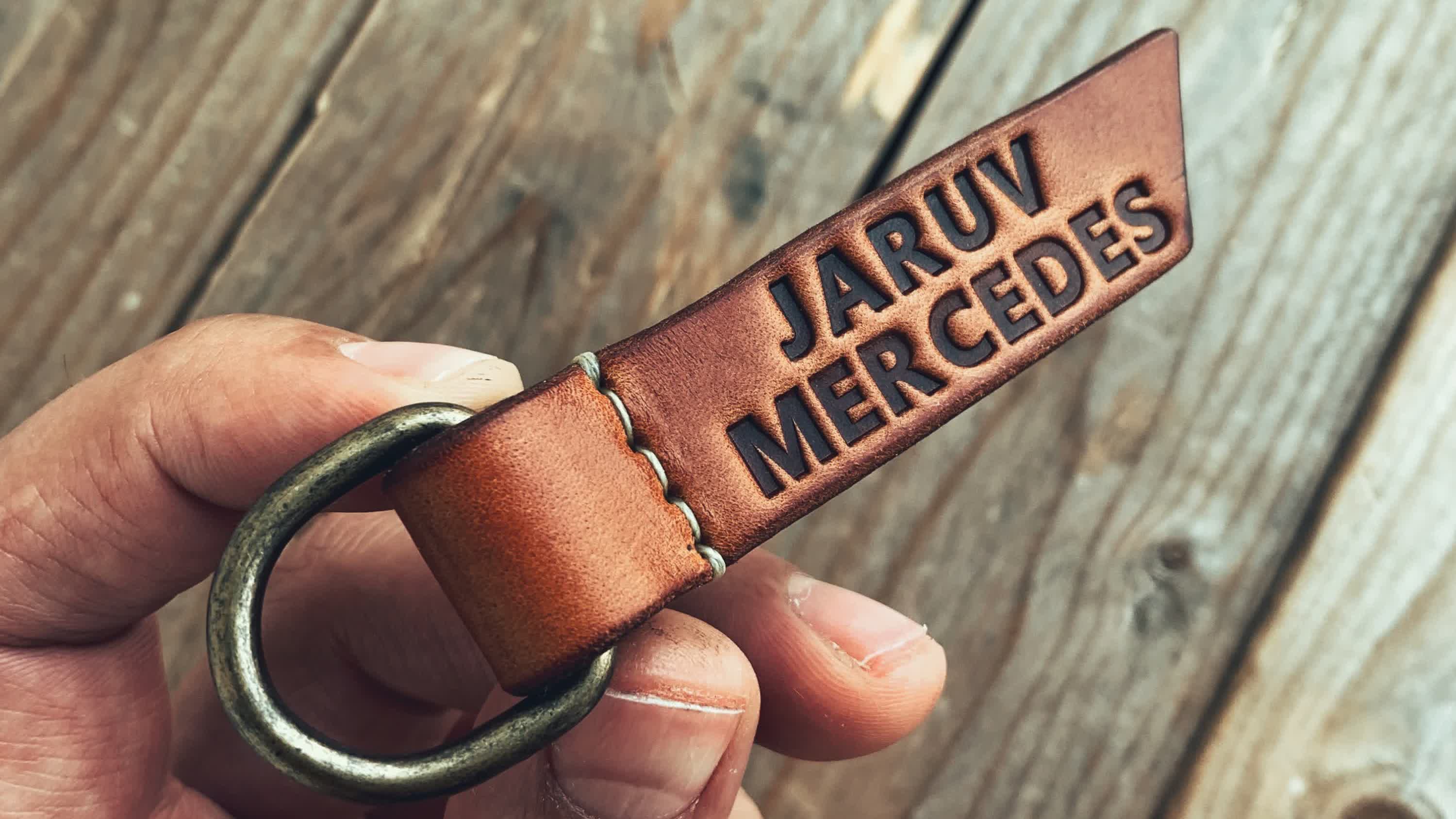 Kožené klíčenky a přívěsky