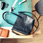 Leather kožená kabelka 72 – černá tote bag s doplňkovým crossbody popruhem, ručně vyrobená z pravé hovězí kůže.