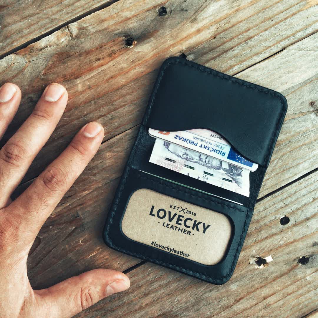 Lovecky Leather – malá kožená EDC peněženka 59 P, černá - pohled na s průhlednou přihrádku