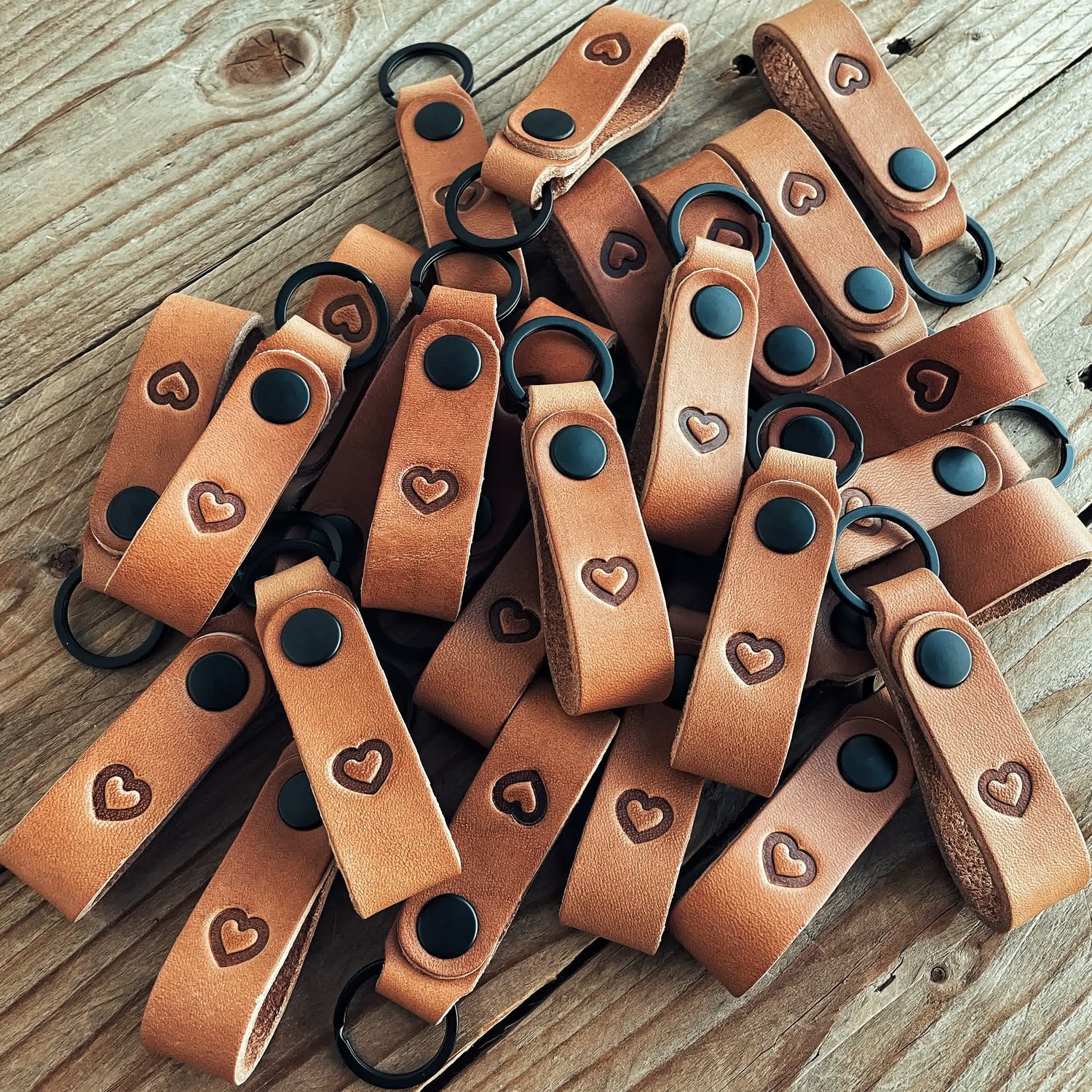 LOVECKY Leather kožené klíčenky se srdcem jako firemní dárky pro zákazníky