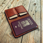 Lovecky Leather kožené pouzdro na cestovní pas a doklady hnědé – otevřené s vloženým pasem