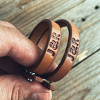 LOVECKY Leather partnerské kožené náramky 9 s ražbou jmen – ruční práce z pravé hovězí kůže.