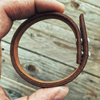 Lovecky Leather kožený náramek 9 – ručně vyrobený v Brně z 3,5 mm silné italské hověziny s detailním zpracováním hran.