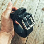 Lovecky Leather kožený opasek 43 s dvojitou sponou černý – detail pravé kůže a kovové spony (přezky)