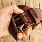 Lovecky Leather kožený opasek 43 tmavě hnědý s dvojitou sponou (opaskovou přezkou) – ražba monogramu, výroba na míru 