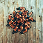 Lovecky Leather kožené přívěsky na klíče s karabinou připravené jako firemní dárky – ruční výroba z pravé kůže s možností ražby loga.