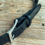 Lovecky Leather kožený opasek 30 mm v černé barvě s klasickou přezkou – elegantní úzký opasek do riflí, ruční výroba v ČR.