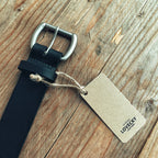 Lovecky Leather kožený opasek 30 mm v černé barvě s visačkou – ruční výroba z pravé hovězí kůže, přímo od výrobce.