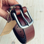 Lovecky Leather kožený opasek 30 mm v hnědé barvě s visačkou – ručně šitý pánský opasek do riflí, vyrobeno v ČR.