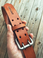 ovecky Leather kožený opasek 38 mm světle hnědý s dvojitou přezkou (dva trny) – ručně vyrobený z pravé hovězí kůže, pánský opasek do riflí.