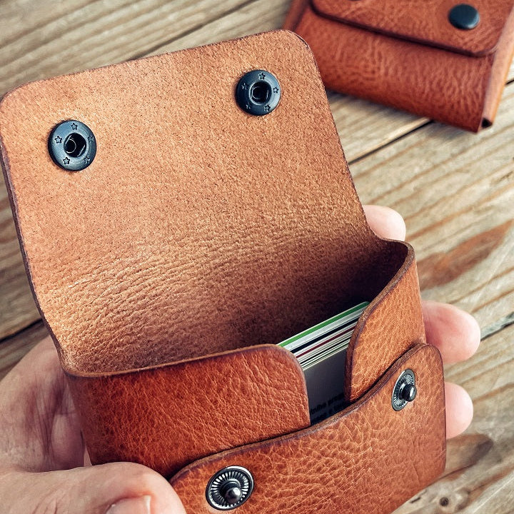 Lovecky Leather kožená peněženka 45 velikost XL, hnědá, otevřená s kartami a mincemi