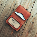 LOVECKY Leather – otevřená bez fólie – kožená peněženka na doklady s volně přístupným průhledným okénkem pro ID kartu nebo permanentku.