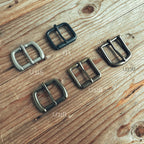 Lovecky Leather přezky (spony) pro Opasek 30 – kovové přezky pro kožený opasek, šířka 30 mm, v matné oceli, černém povrchu a patinovaném provedení.