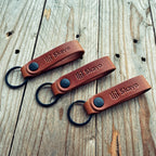 Lovecky Leather kožený přívěsek na klíče 19 s ražbou firemního loga – ruční výroba v ČR