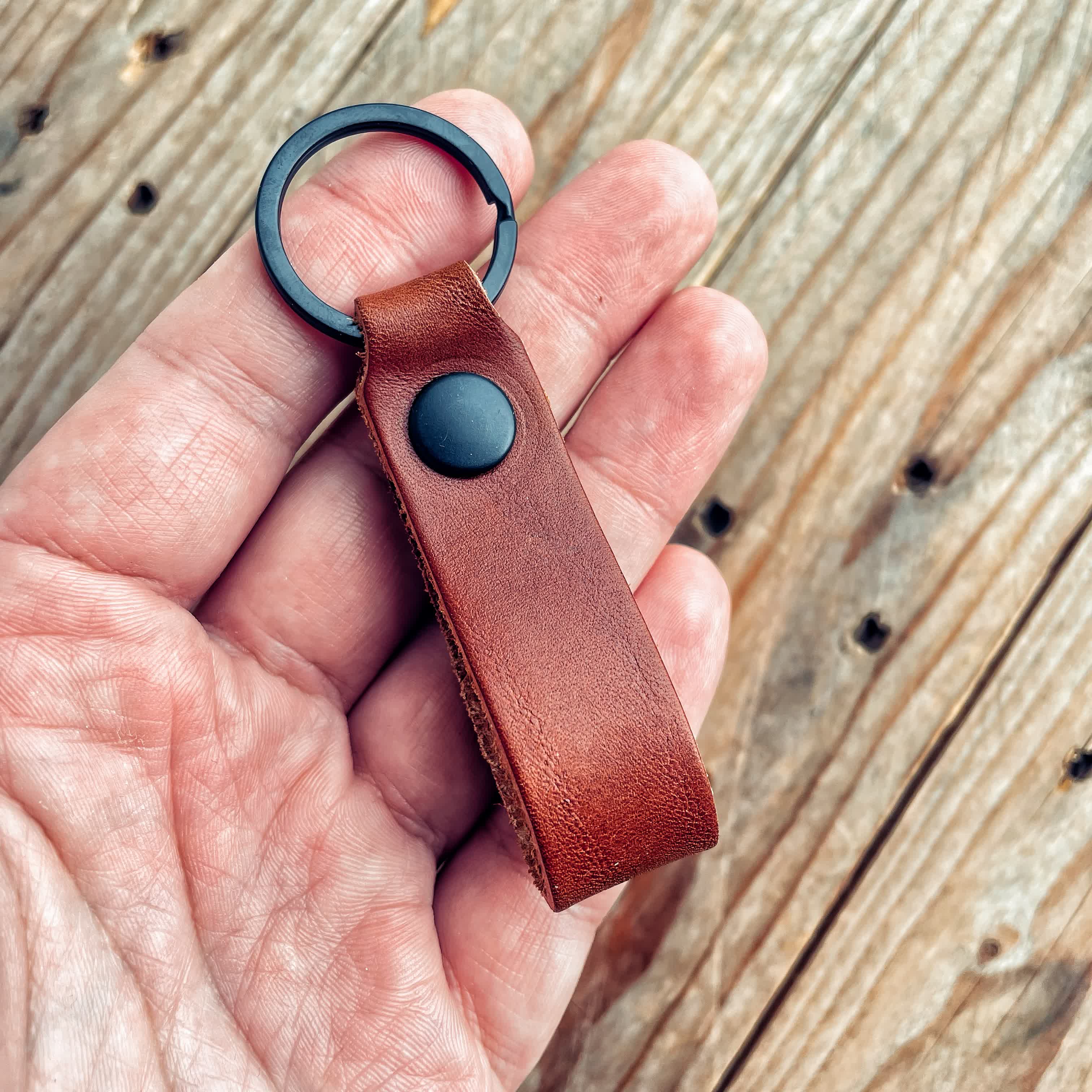 Lovecky Leather přívěsek na klíče 19 – zadní strana – Zachraň výrobek Z7