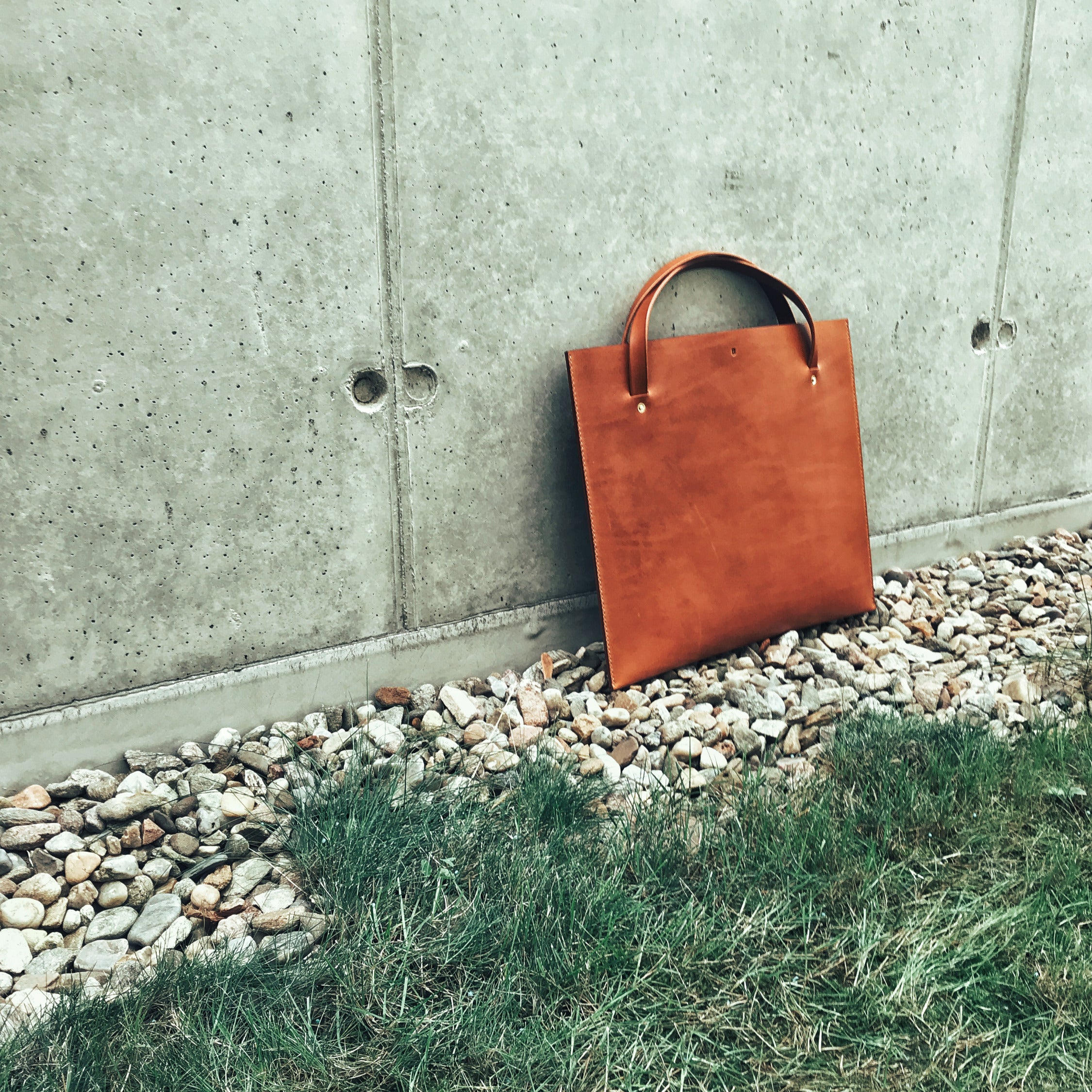 Lovecky Leather kožená taška 90 – elegantní ručně šitá taška na notebook a dokumenty A4, vyrobená v Brně.