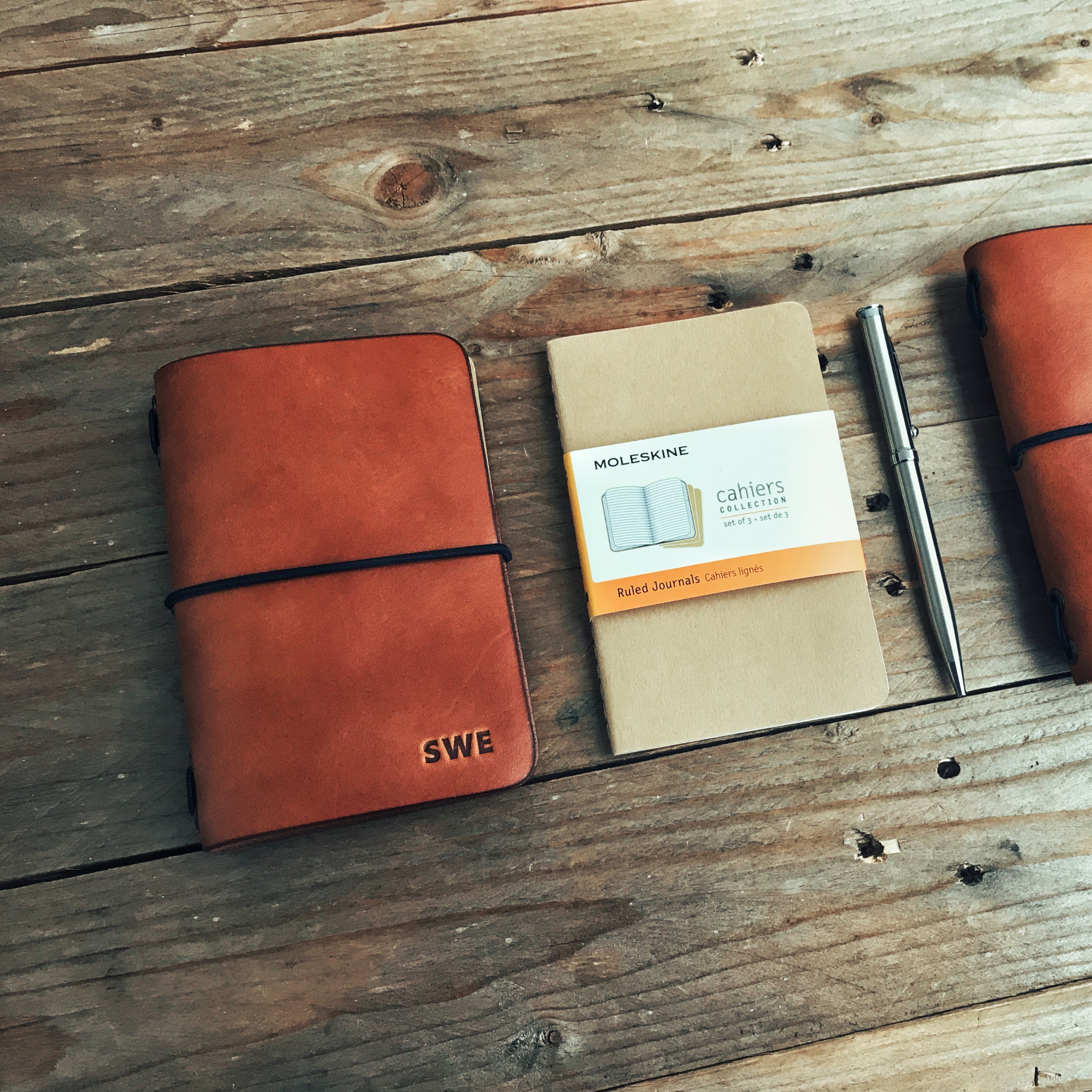 Lovecky Leather kožený obal 77 na diář a sešit velikosti A6, vhodný pro zápisníky Moleskine.