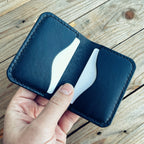 Černá kožená peněženka 59 – otevřená, přihrádky na karty, ruční výroba