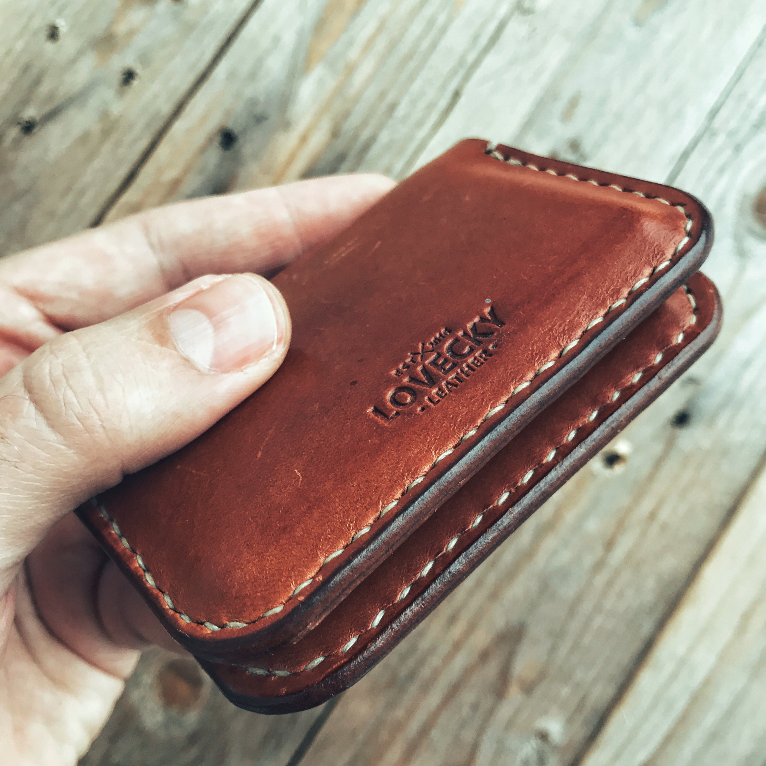 Světle hnědá peněženka 59 LOVECKY Leather – zavřená, ručně šitá